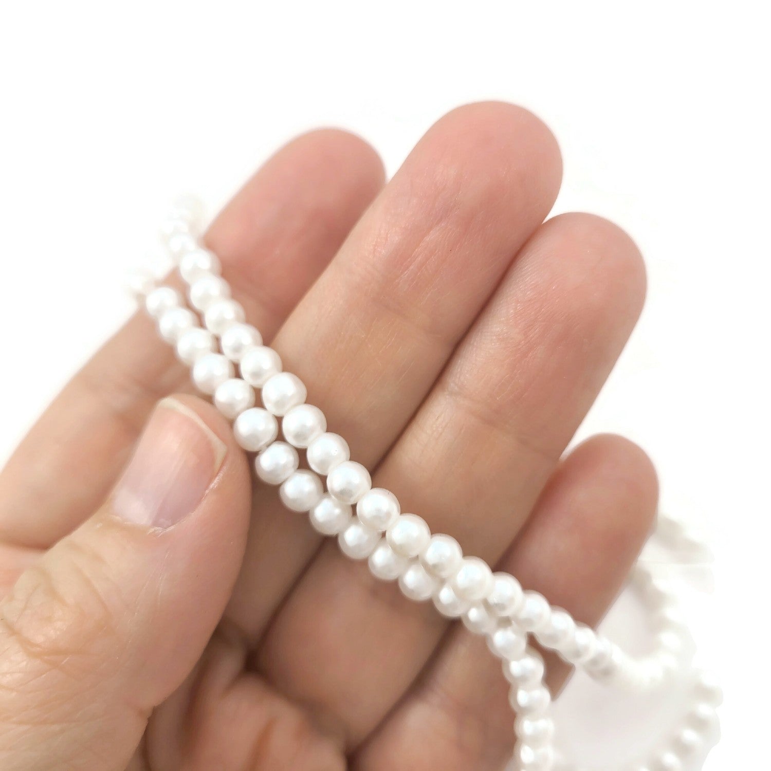 Perles rondes effet nacré en verre de 4mm