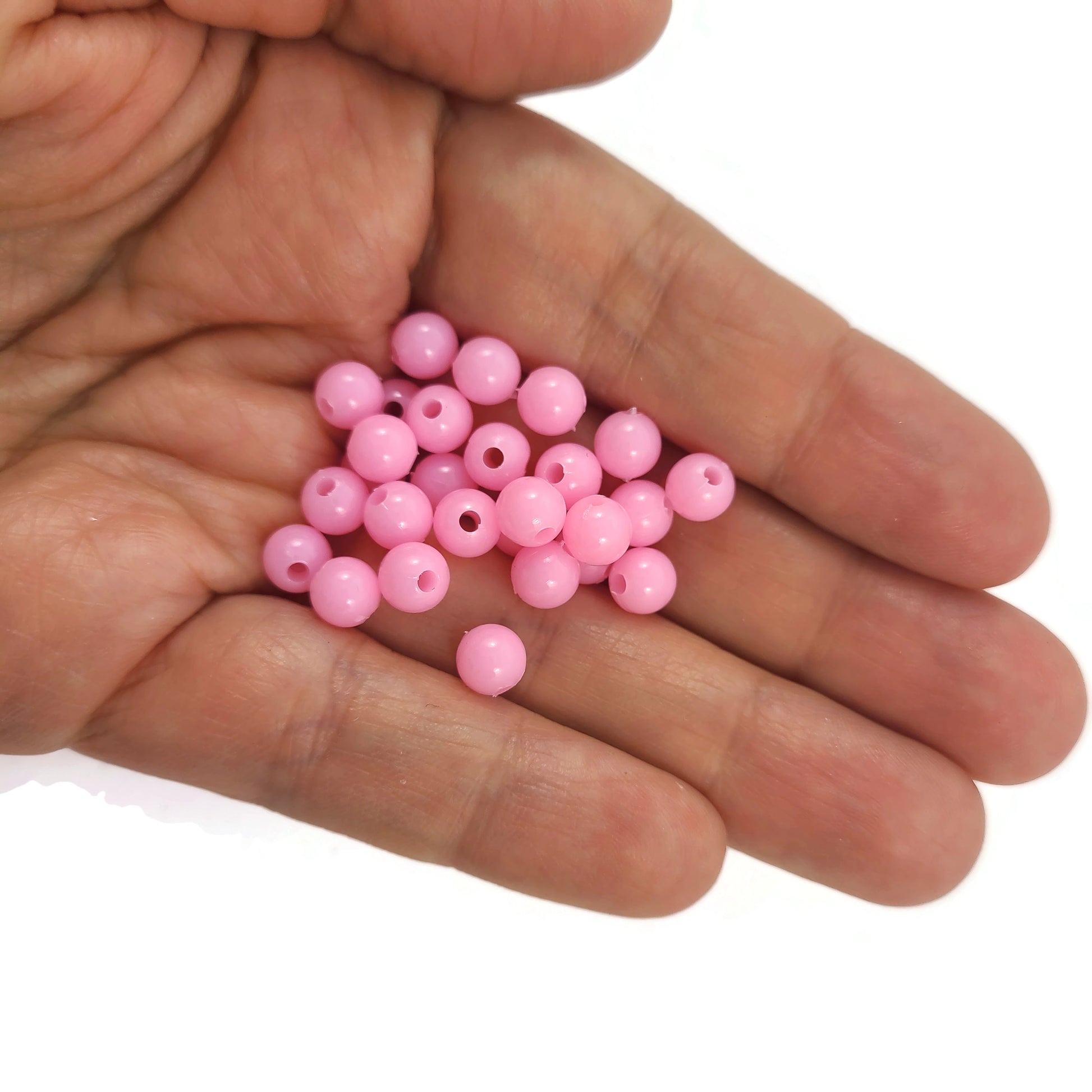 40 Perles en plastique colorées de 6mm