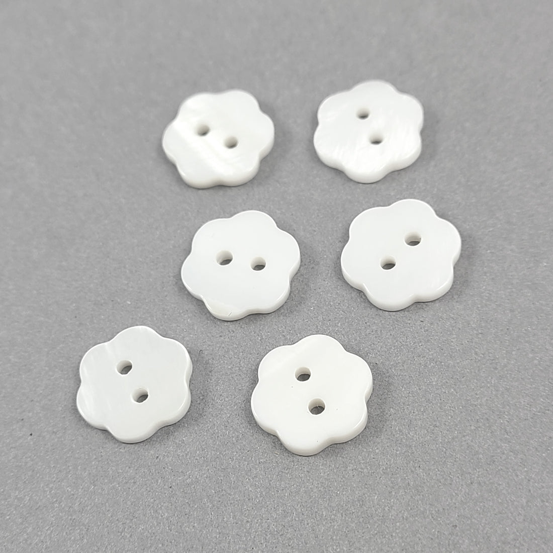6 boutons en nacre en forme de fleur 13 mm