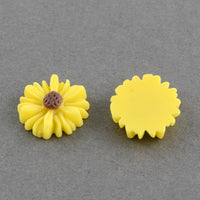 10 daisy flatback resin cabochons