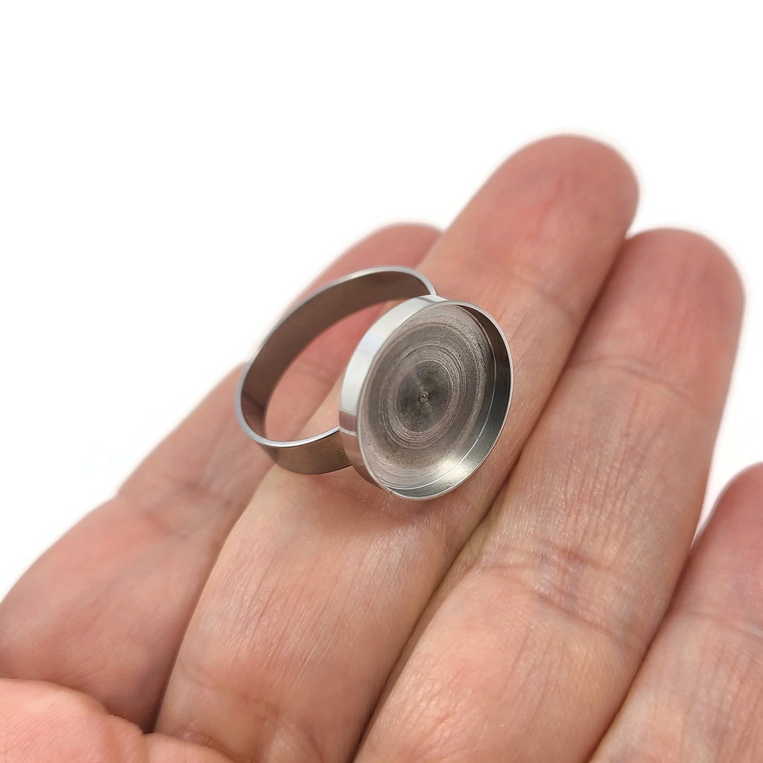 Stainless steel adjustable ring, 15mm round cabochon settings, Hypoallergenic jewelry making findings