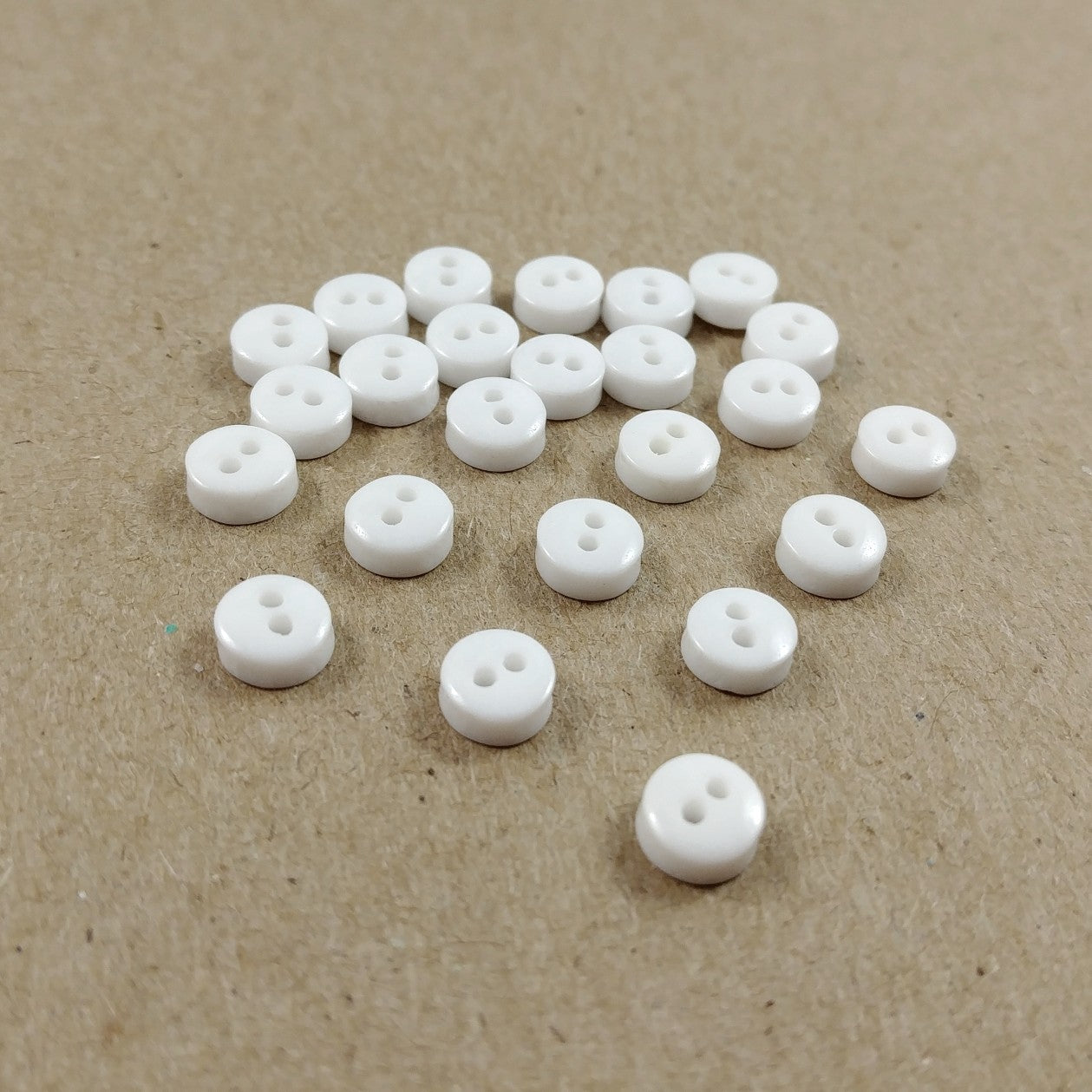 25 Boutons en résine de 6mm