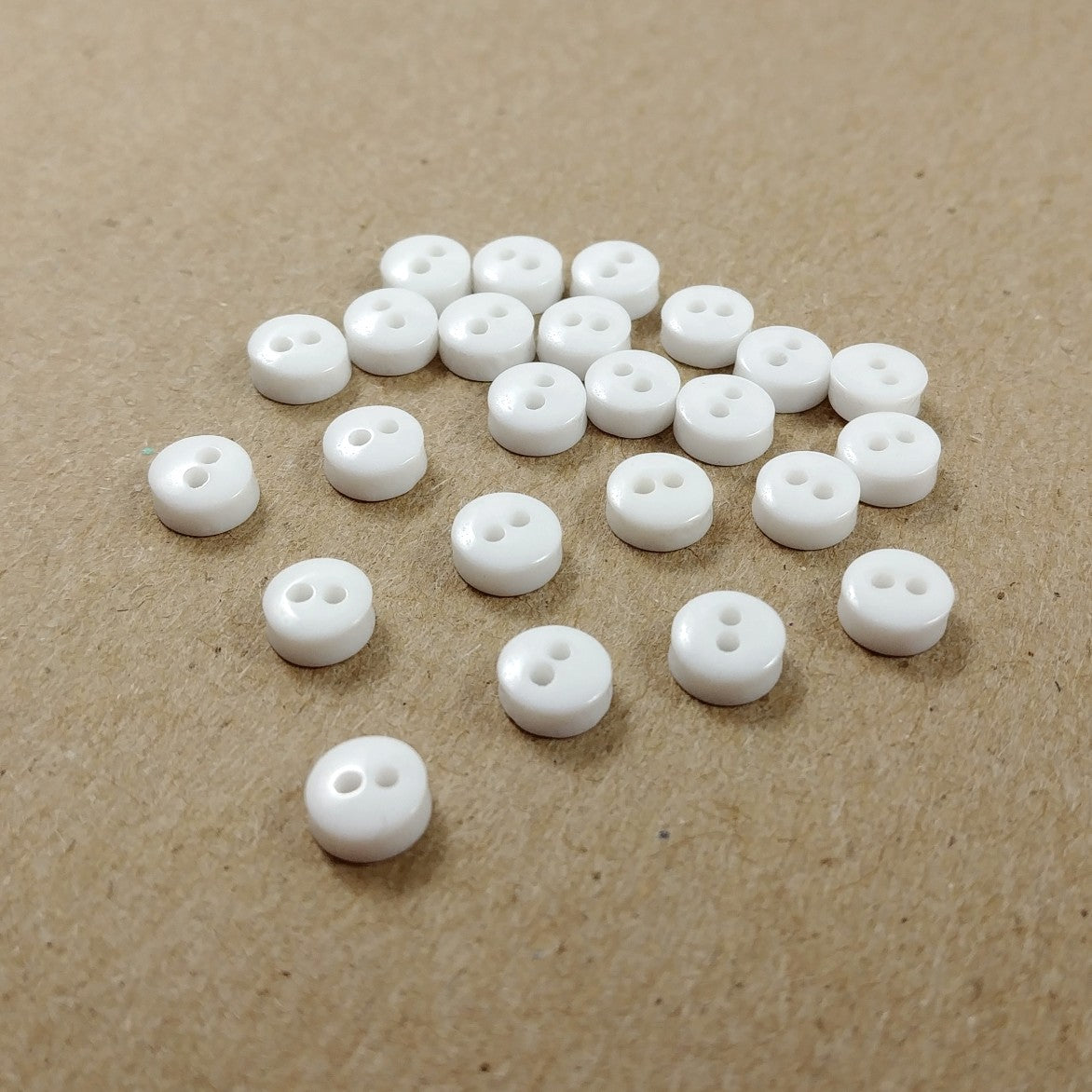 25 Boutons en résine de 6mm