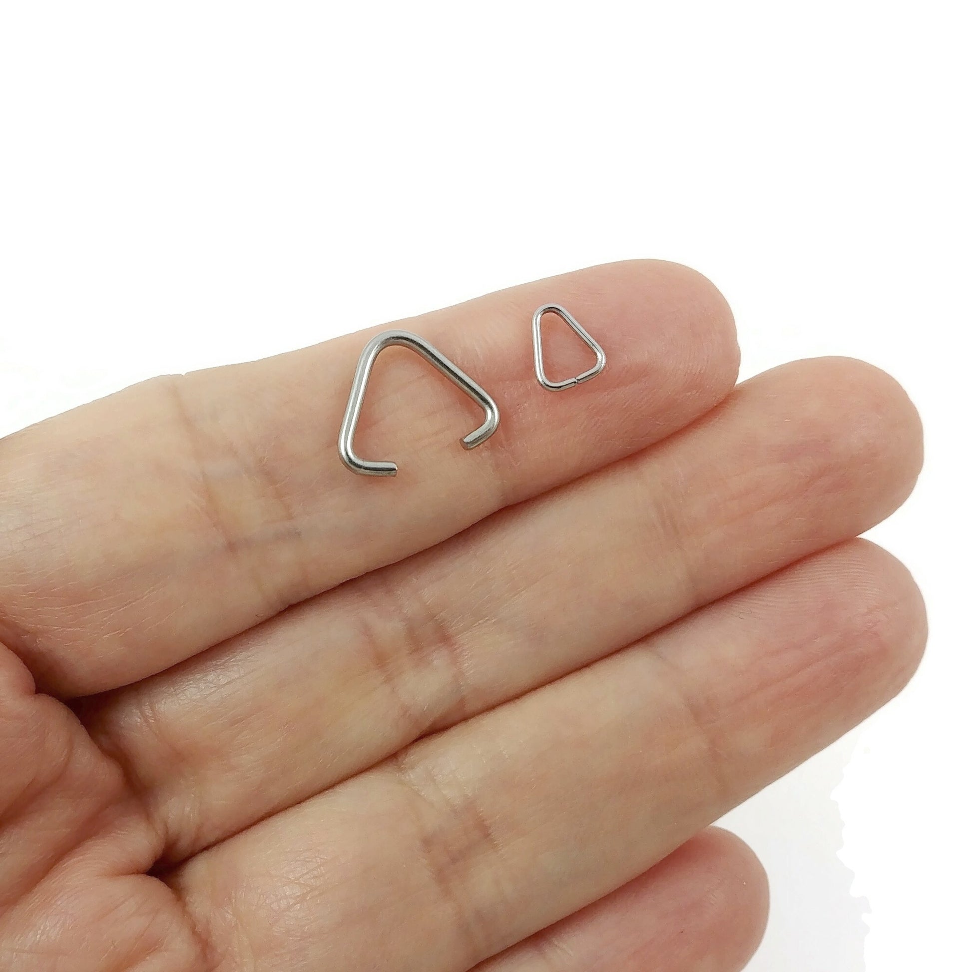 10 Stainless steel triangle jump rings - Silver pinch bails