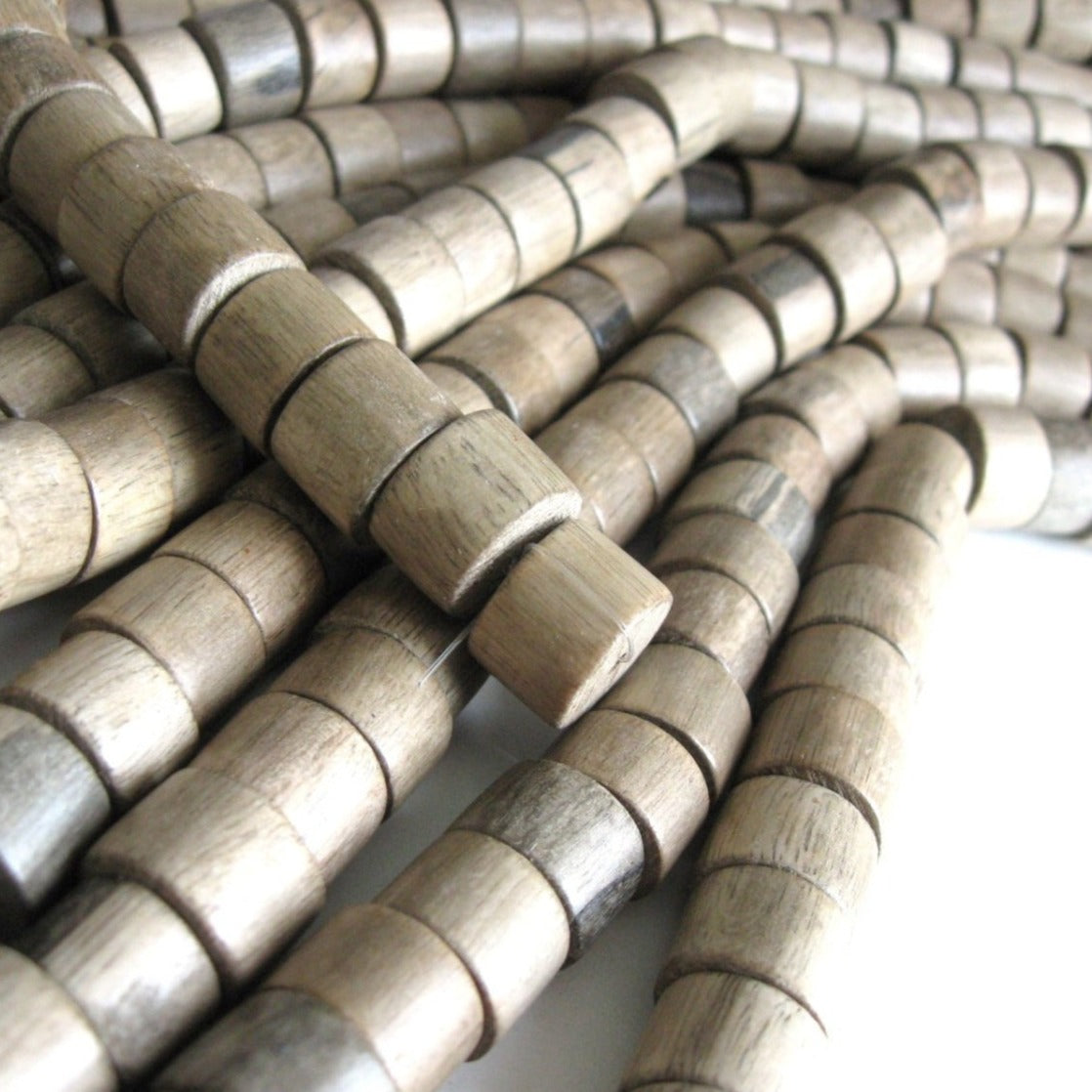 10 perles de bois taupes en rondelle de 10x15mm