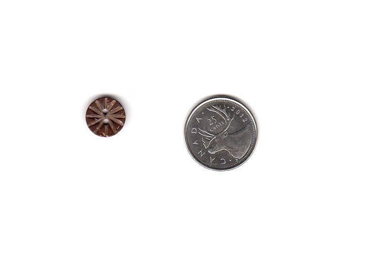 6 Coconut Buttons 13mm - Carved