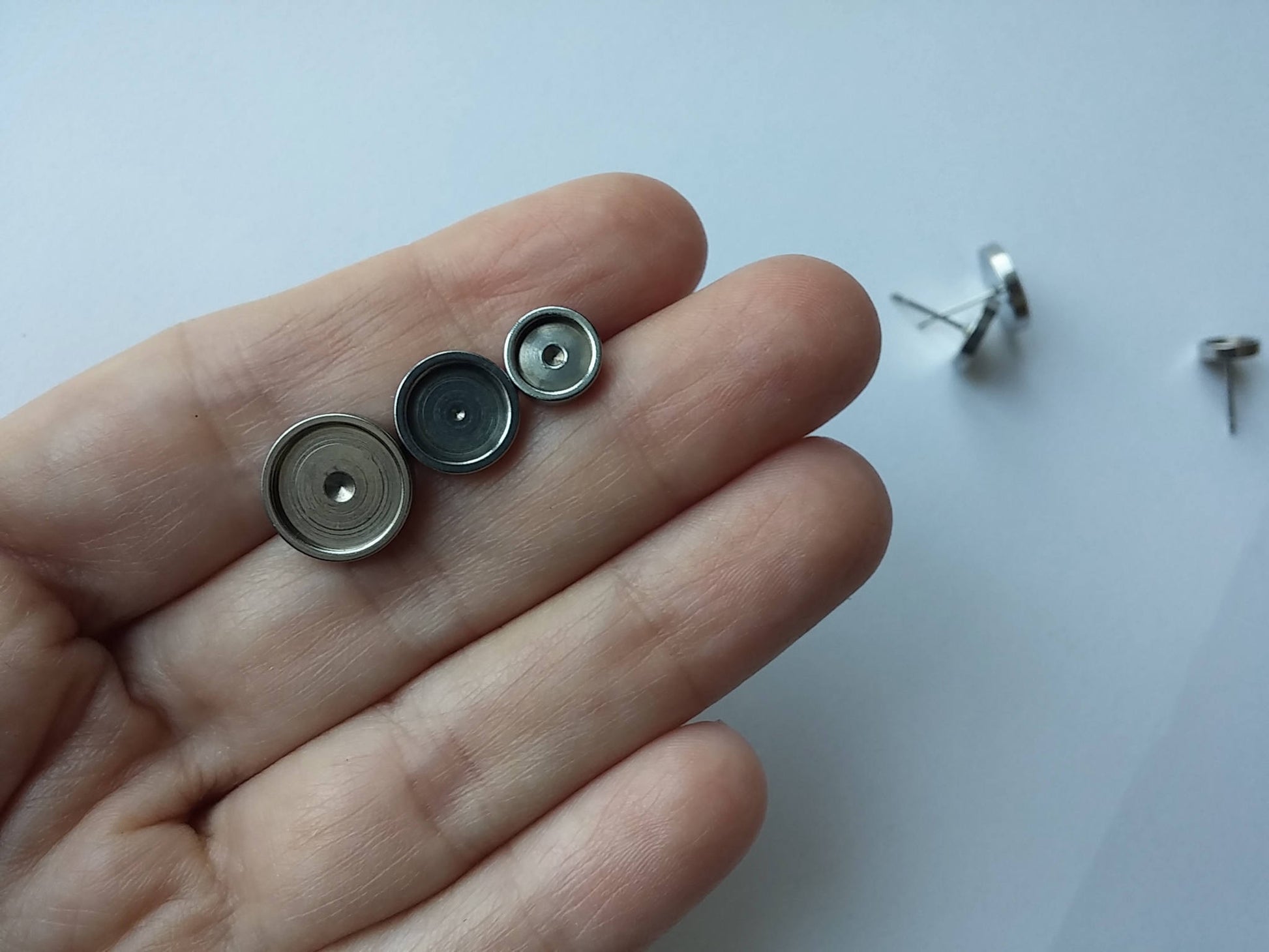10 Tiges pour boucle d'oreille avec support à cabochon 6, 8 ou 10mm en acier inoxydable hypoallergénique