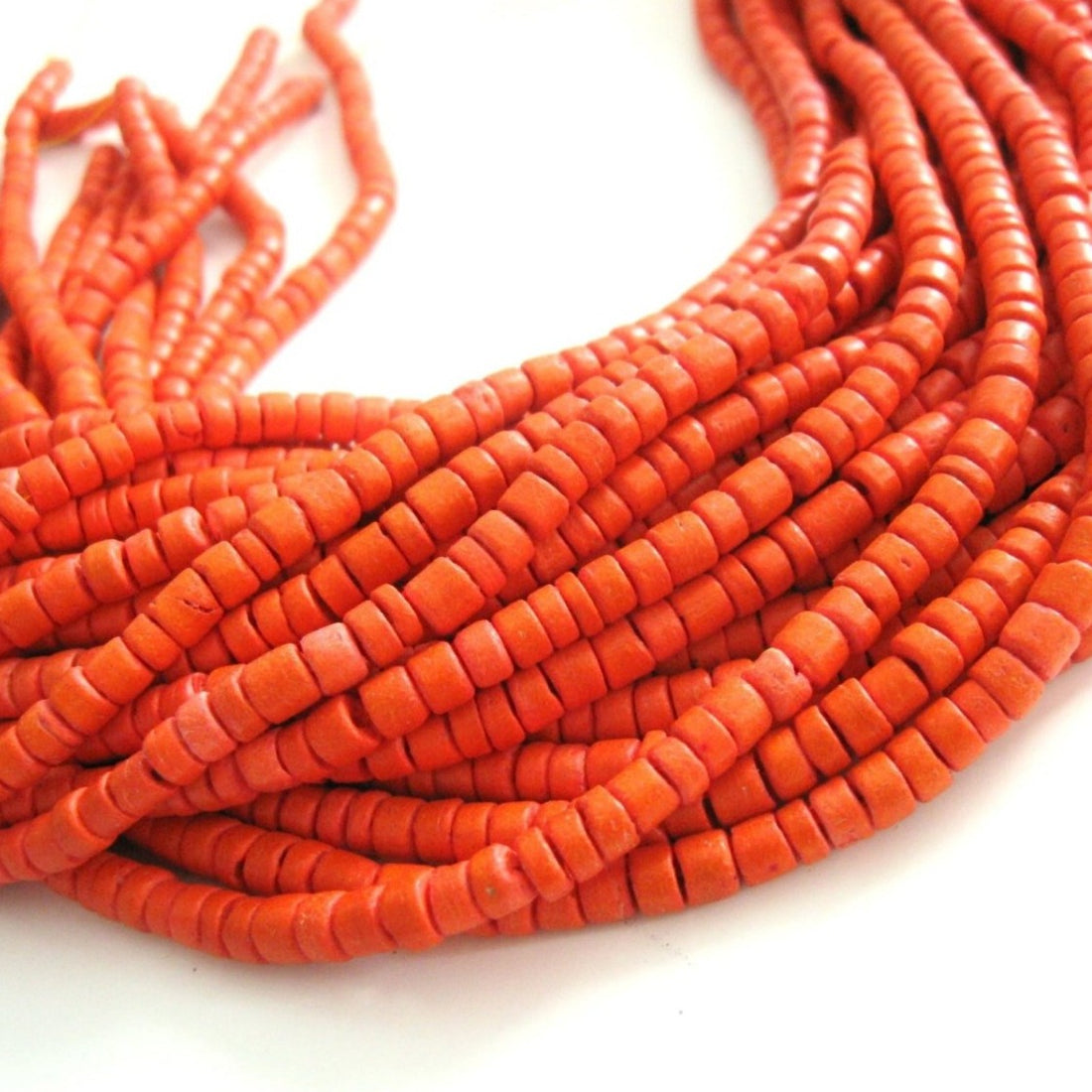 120 perles de bois de coco orange en rondelle de 4-5mm