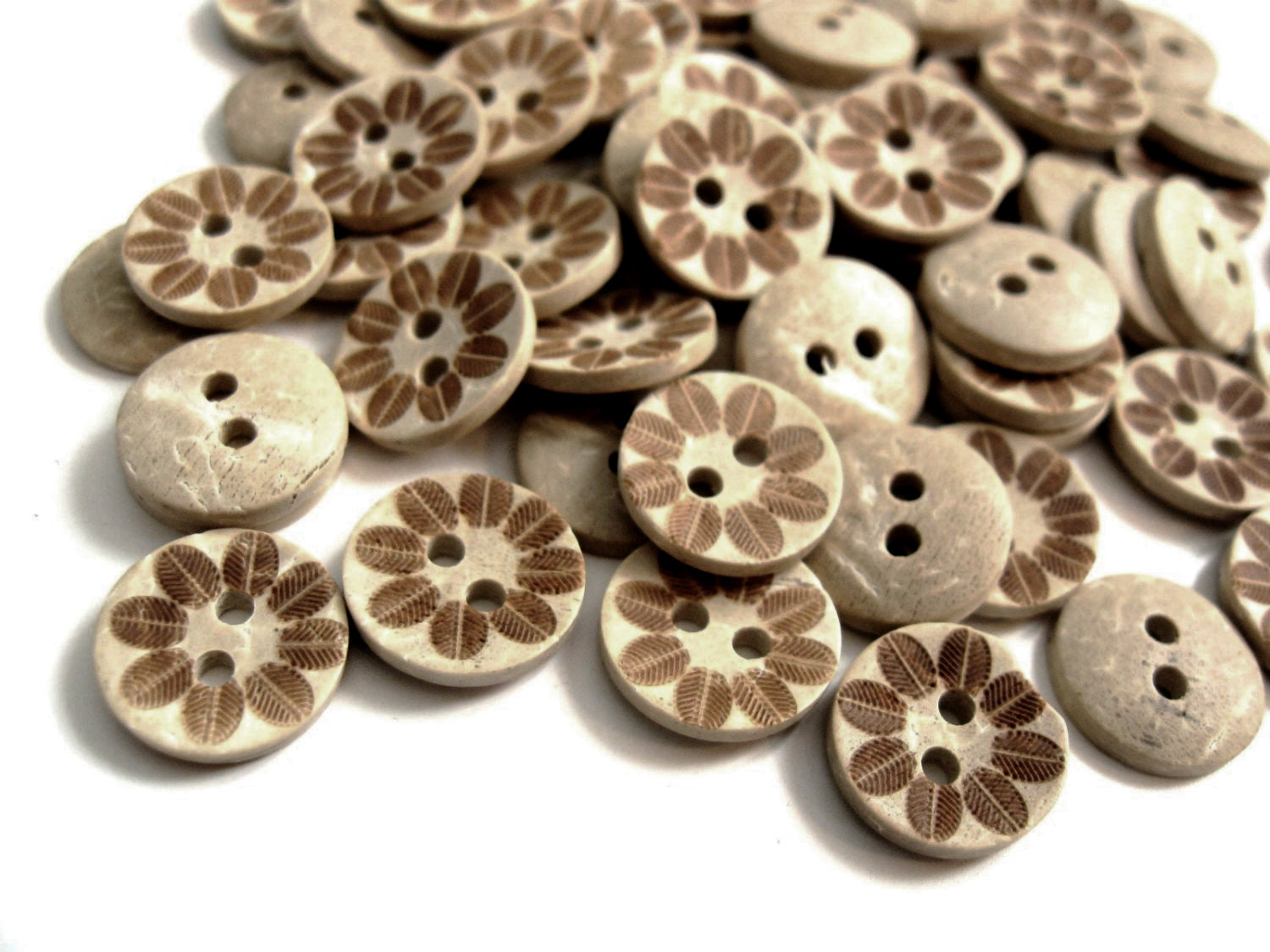 10 Coconut Shell Buttons 12mm - Fossil Leaf