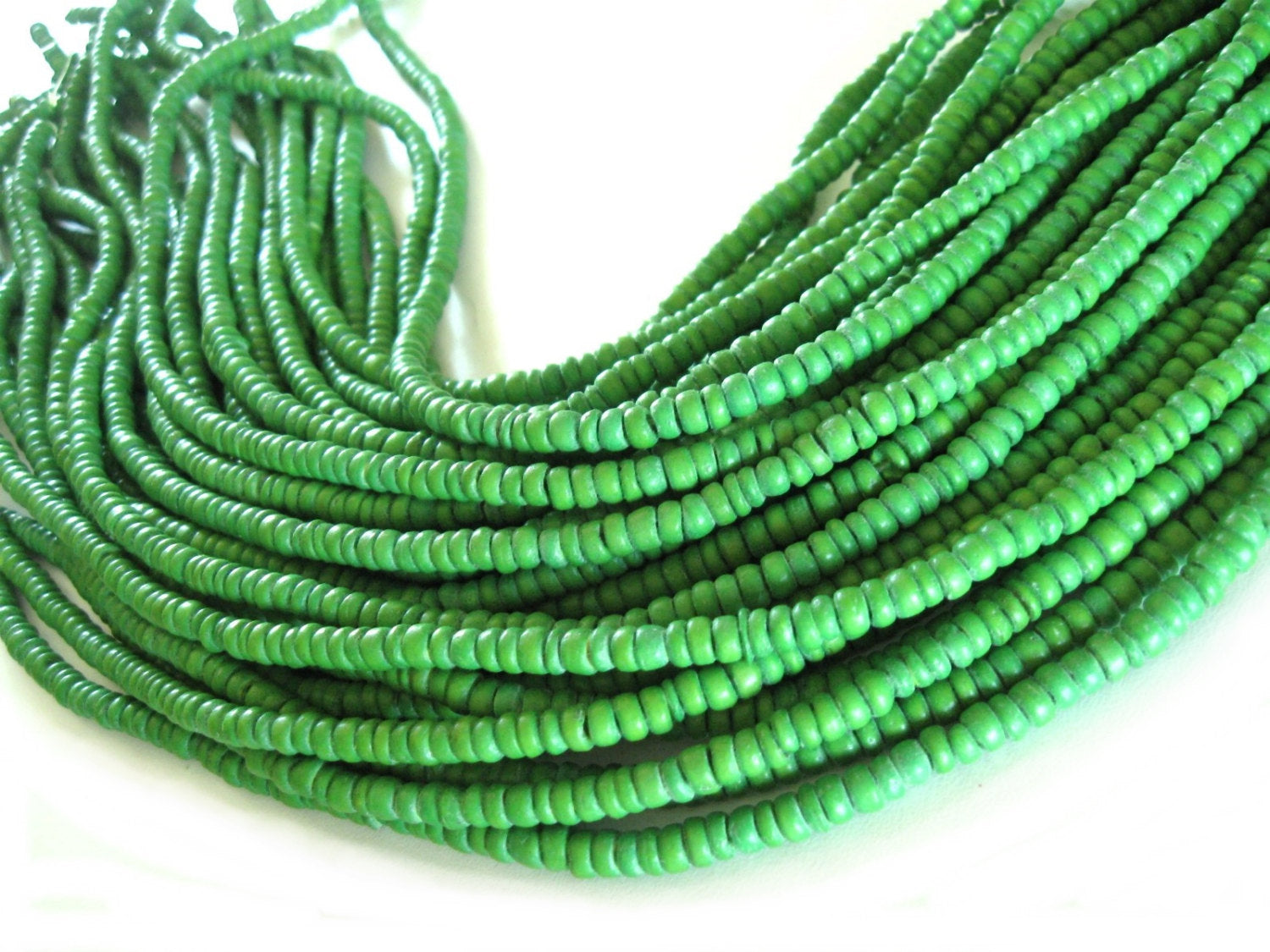 Green coconut rondelle beads 5mm